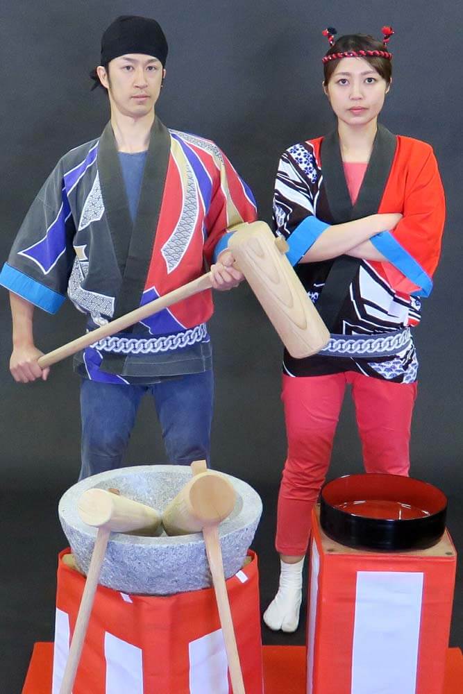 祝いもちつき　こがね会2名画像