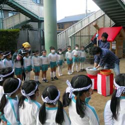 幼稚園や保育園で日本の伝統文化もちつきを体験　大阪こがね会画像